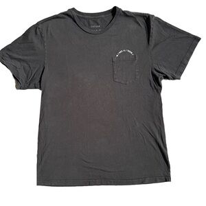 TAVIK BLACK SHORT SLEEVE GRAPHIC T-SHIRT WITH CHEST POCKET SIZE LARGE